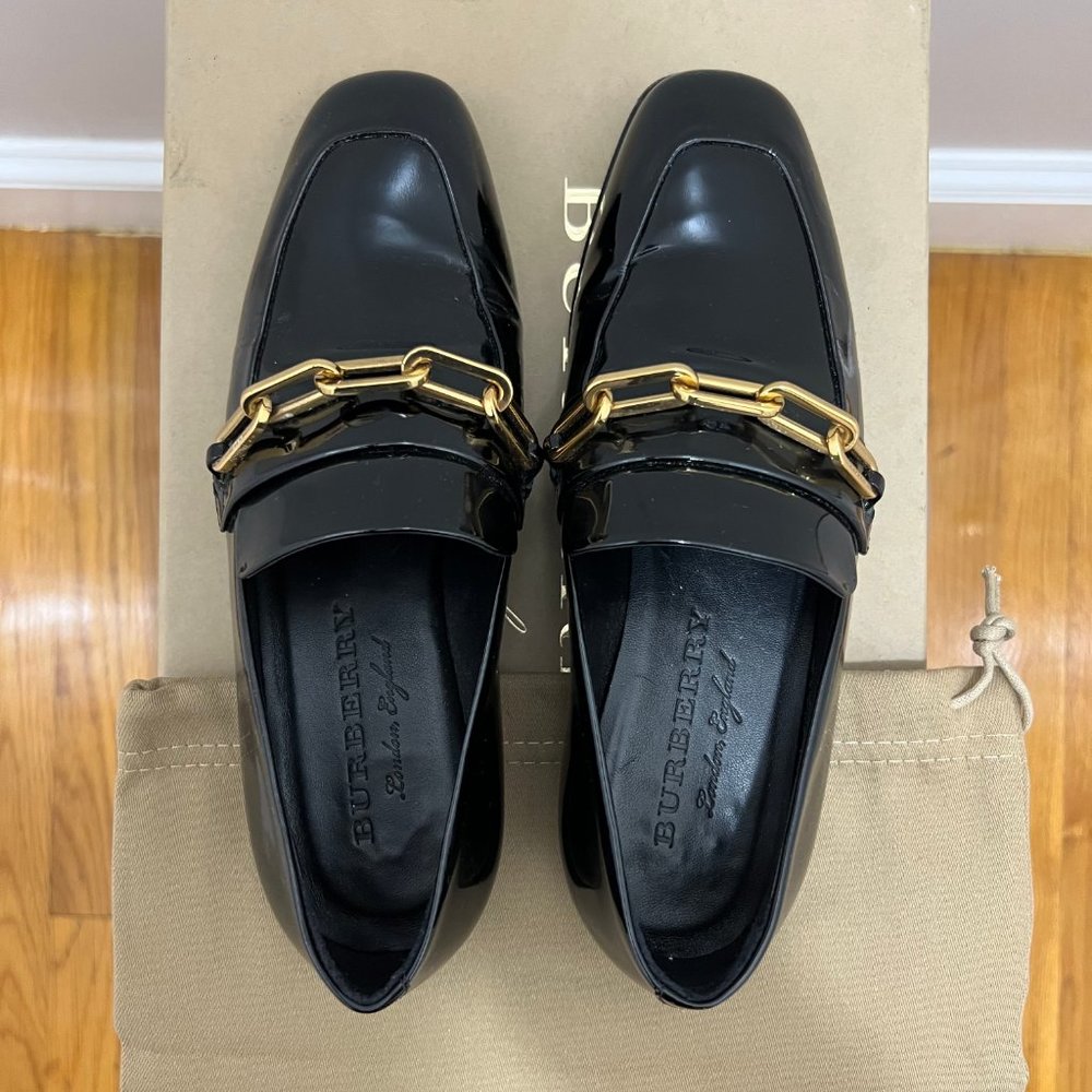 Burberry Black Patent Leather Chillcot Chain Loafer Size 35.5 - Picture 2 of 9